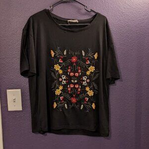 "Les Amis" Floral Embroidered Tee in Size L